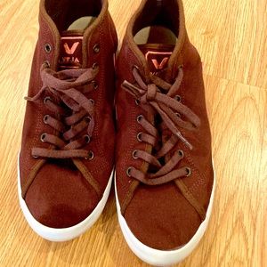 Veja Women’s High Top shoes